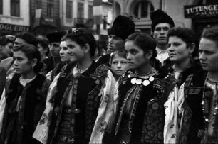 Craiova: Gruppe in Tracht