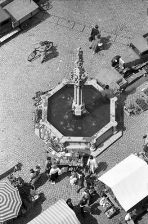 Freiburg: Blick vom Münster; auf Georgsbrunnen