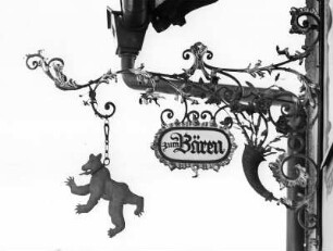 Wirtshausschild vom Gasthaus "Zum Bären" : Wirtshausschild vom Gasthaus "Zum Bären". Schmiedeeisen. Altusried, Gasthaus "Zum Bären"