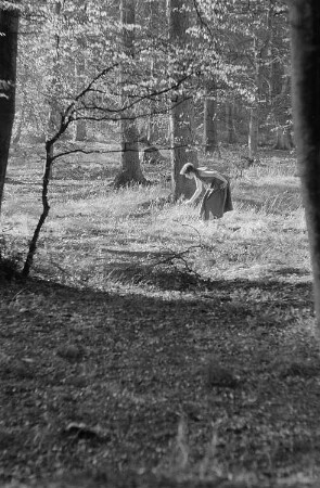 Renate Rössing im Wald