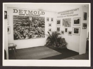 Stand /Ferienland Teutoburger Wald auf der Verkaufsmesse "Lebendiges Lippe". Detmold, Kronenplatz