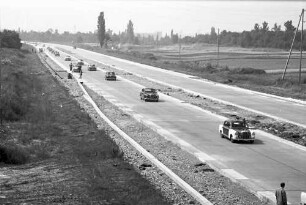 Istein: Fertiges Autobahnstück bei Istein; Blick nach Süden