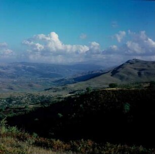 Dodona. Bei Dodona. Karstsenke zwischen Tomaros-Gebirge und den Bergen von Ioannina