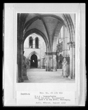 Magdeburg, Dom St. Mauritius und St. Katharina, Innenaufnahme, Chorumgang : Blick vom nördlichen Seitenschiff nach Osten in den nördlichen Chorumgang