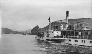 Personen-Seitenraddampfer "Pirna" (1898, Werft Blasewitz) in Fahrt, Blick zur Burg Schreckenstein (Střekov)