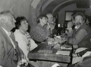 Weinprobe in einer Weinkellerei im Markgräflerland