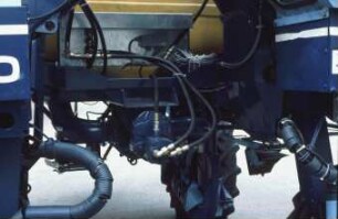 Fotografie: Gülle- und Entmistungstechnik, Gülleausbringung, Güllefass, Trägerfahrzeug, Pumpe, Hydraulischer Antrieb