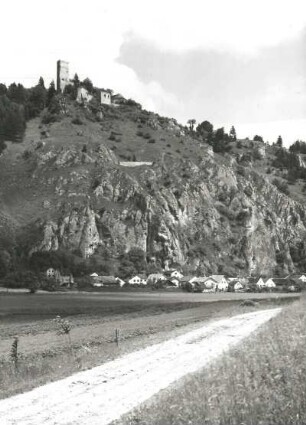 Vor Neuessing im Altmühltal mit der Burg Randeck : Essing. Ortsteilansicht mit Burgruine Raudeck. Blick über die Altmühl von Südwesten