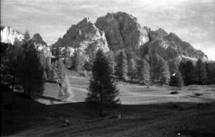 3 Croce Pass [Passo Tre Croci]: Straße mit Monte Cristallo