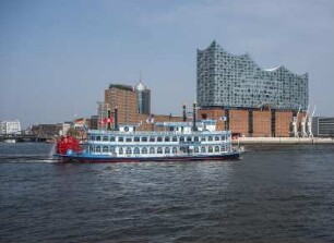 Die Elbphilharmonie (kurz "Elphi" ) ist ein im November 2016 fertiggestelltes Konzerthaus in Hamburg. Baubeginn war 2007, unter Einbeziehung der Hülle des früheren Kaispeichers A. Vorn der Raddampfer Louisiana Star, 04,2019