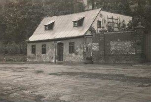 Oelsnitz/Vogtland, Grabenstraße 42. Altes Haus unterhalb der Stadtmauer