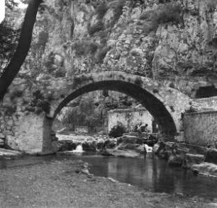 Quellenbrücke über den Herkynabach