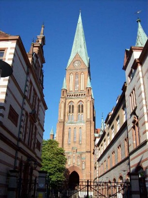 Straßenzug der Innenstadt mit Dom, Schwerin