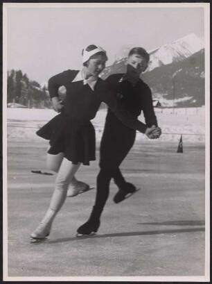 Nachwuchs-Eiskunstlaufpaar in bei den HJ-Meisterschaften in Garmisch-Partenkirchen
