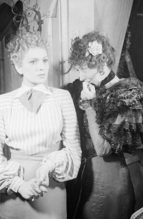 Szenenbilder aus dem Stück "Kameraden" von August Strindberg am Hebbel-Theater Berlin