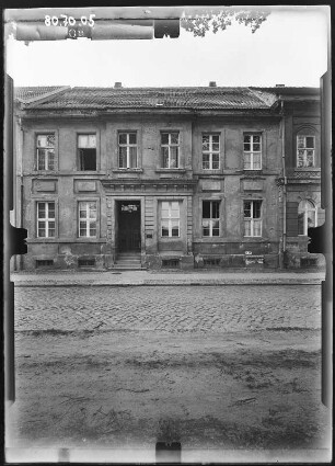 Potsdam, Große Fischerstraße 10. Wohnhaus. Straßenfront