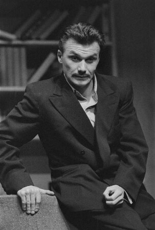 Szenenbilder aus "Am Ende der Nacht" von H. Hauser, Regie M. Richter, mit H. P. Minetti, Ch. Gottschalk, K. Conradi u.a., Kammerspiele (Deutsches Theater) Berlin, 1956