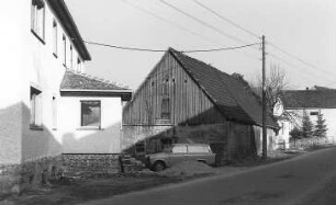 Neschwitz-Loga. Ehem. Logaer Mühle, alte Scheune und umgebautes Wohnhaus (links)