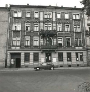 Dresden-Pieschen, Altpieschen 17. Mietshaus (A. 20. Jh.). Straßenfront