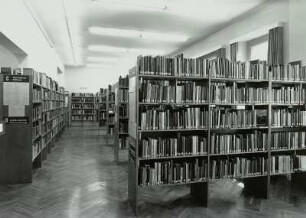 Stadtbezirksbibliothek Nord. Ausleihraum, 1972