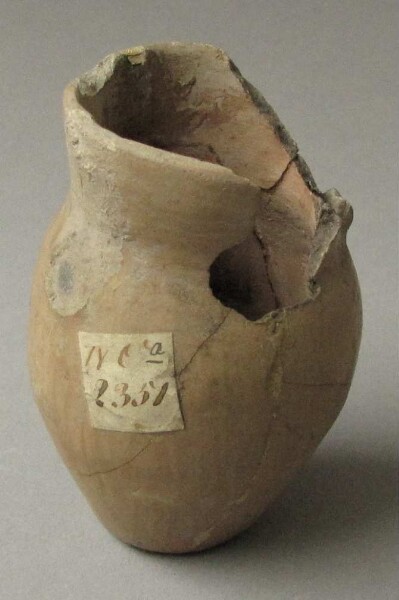 Vase en terre cuite (fragmenté)