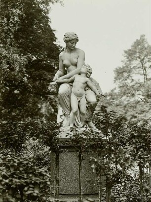Venus, Amor die Flügel beschneidend