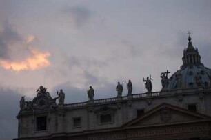Rom 2006 - Petersdom am Abend : Abendhimmel, Petersdom, Detailansicht. Aufgenommen in Rom 2006
