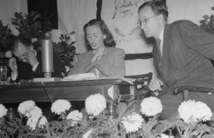 Kulturbund: Gedenkfeier für George Bernard Shaw : Blick auf die Bühne