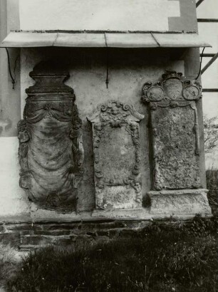 Drei Grabsteine