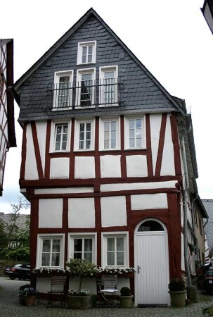 Fachwerkhallenhaus; Herborn, Schulberg 20, Schulberg 22