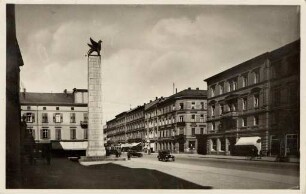 Postkartenalbum mit Motiven von Karlsruhe. "Karlsruhe. Grenadier Denkmal"