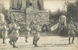 14 Juillet 1919 - Fêtes de la Victoire - Salut aux morts