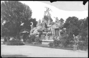 Budapest. Fontaine im Stadtwäldchen (1896) : Budapest. Fontaine im Stadtwäldchen, Stadtwaldbrunnen "Sió-Märchenbrunnen" (1896; György Lajos Mátray)