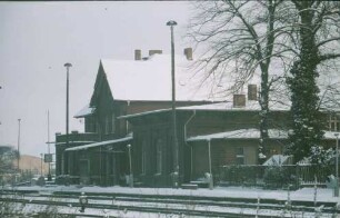 Groß Kreutz Empfangsgebäude Bahnsteig Bahnsteiguhr Bahnhofslaternen