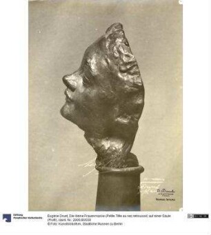 Die kleine Frauenmaske (Petite Tête au nez retroussé) auf einer Säule (Profil)