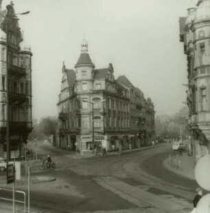 Dresden-Blasewitz, Hüblerstraße 2. Wohn- und Geschäftshaus (1899). Eckansicht (vom Schillerplatz)