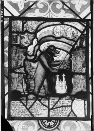 Oppenau Sankt Johannes Baptista Kirche Glasmalerei Glasfenster zum Gedenken an die Zerstörung Oppenau im Jahre 1615 durch ein Feuer
