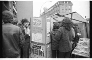 Kleinbildnegative: Friedensprotest, John-F.-Kennedy-Platz, 1983