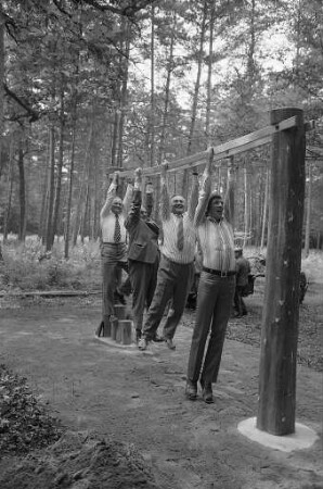Trimm-Dich-Parcours im Hardtwald jenseits der Theodor-Heuss-Allee