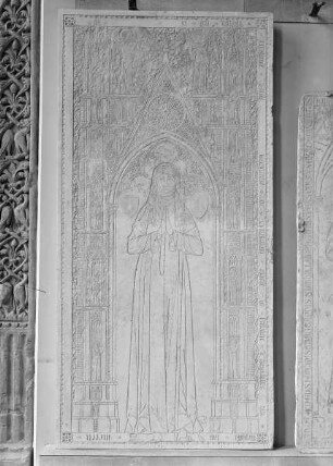 Grabplatte der Marguérite de Chastelvilain, Äbtissin von Argenfolles (Argensales?)