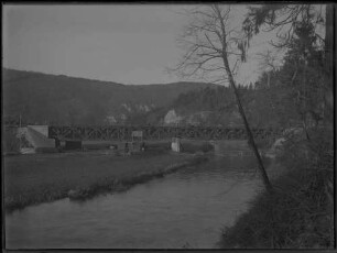 Brücke über Fluss (Donaubrücke in Tuttlingen ?)