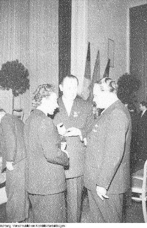 Dresden, Feier 10 Jahre Christlich Demokratische Union (CDU) mit Otto Nuschke (CDU-Vorsitzender), CDU-Mitgliedern, Feier Karg, Januar 1956