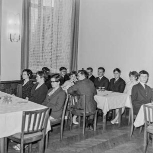 Tschechische Genossen + Sorben + FDJ-lerin : Bautzen. Veranstaltung von Tschechischen Genossen, Sorben und FDJlern im Haus der Sorben