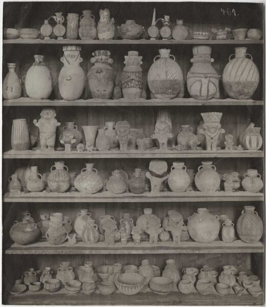 Clay vessels (Gaffron Collection)