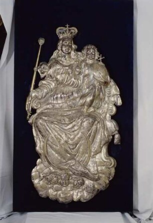 Folge von fünf Silberreliefs — Thronende Madonna