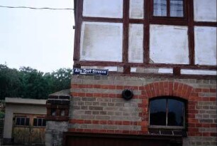 Straßennamensschild "Alte Dorf Straße"
