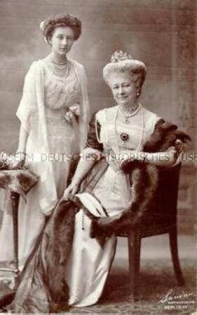 Auguste Viktoria mit ihrer Tochter Viktoria Luise