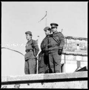 DDR-Grenzsoldaten am Brandenburger Tor