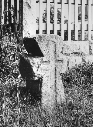 Steinkreuz : Wünschendorf, Steinkreuz mit Darstellung eines Schwertes
