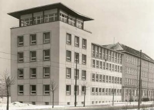 Dresden, Wiener Straße. Bahnselbstanschluß-Gebäude der Reichsbahndirektion Dresden. Straßenansicht